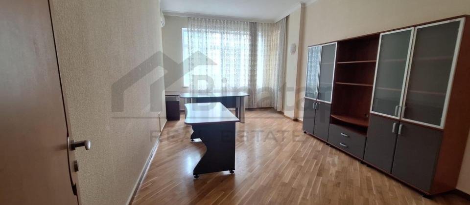 Kirayə verilir 4 otaqlı yeni tikili 200 m², 28 may m. - 4