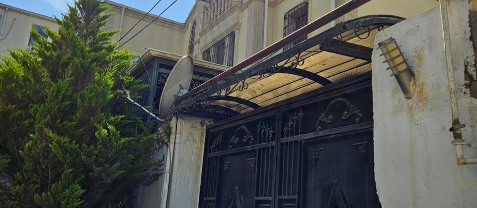 Masazır duz gölü sahilində kupçalı 3 mərtəbə villa