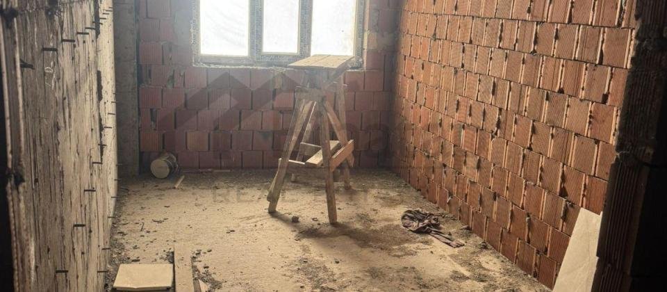 Masazır qəsəbəsində təmirsiz bina evi satılır