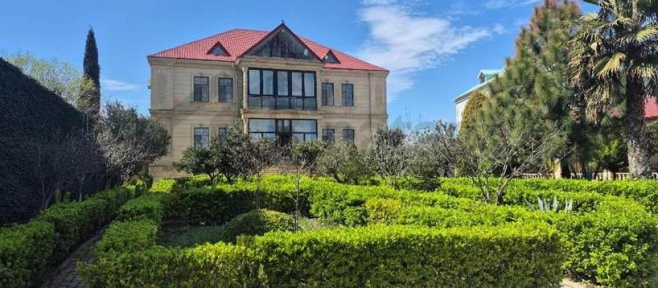 Satilir Villa 7 otaq/850 kv.m. Badamdar, 1ci massiv, Naftalan saglamliq merkezine yaxindir