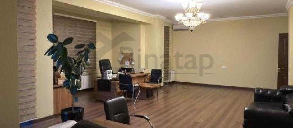 Satilir 4 otaqli menzil/198 kv.m., Resid Behbudov kucesi, Xarici Diller Universitetinin yani - 2