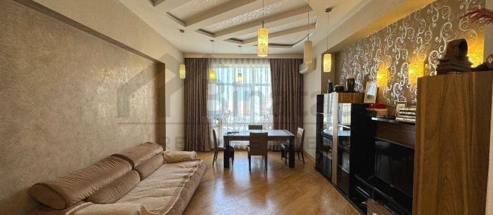 Satilir 3 otaqli menzil/88 kv.m., 1ci mkrn, Memar Ecemi ve 20 Yanvar m/s yaxindir
