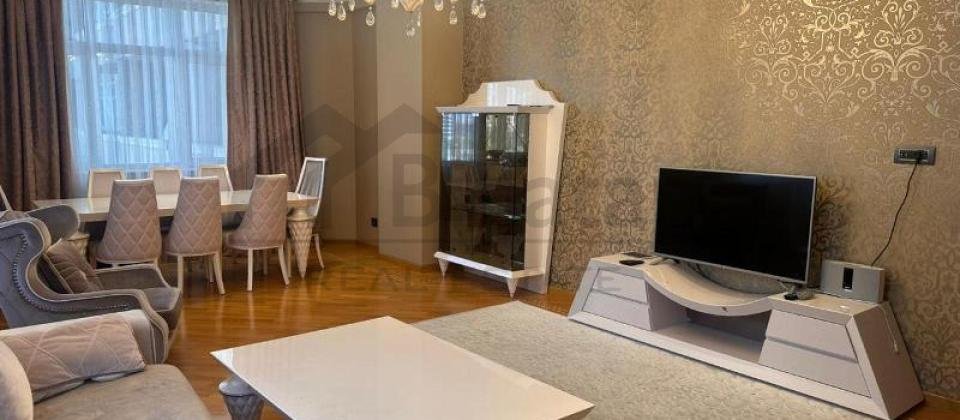 Satilir 3 otaqli menzil/138 kv.m., Semed Vurgun baginin yani, 28 May m/s yaxindir