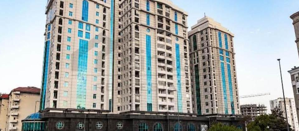 Satilir 4 otaqli menzil/206 kv.m., Capital Towers, Merkezi parkin yaninda yerlesir