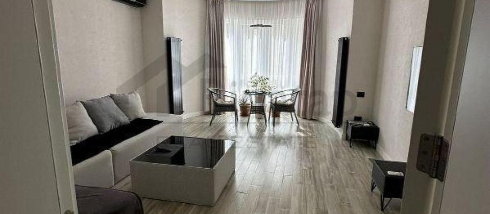 Satilir 3 otaqli menzil/135 kv.m., Yasil Ada usaq bagcasinin yani, 8 Noyabr m/s yaxindir