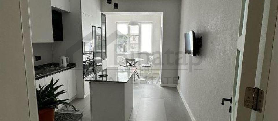 Satilir 3 otaqli menzil/135 kv.m., Yasil Ada usaq bagcasinin yani, 8 Noyabr m/s yaxindir - 7