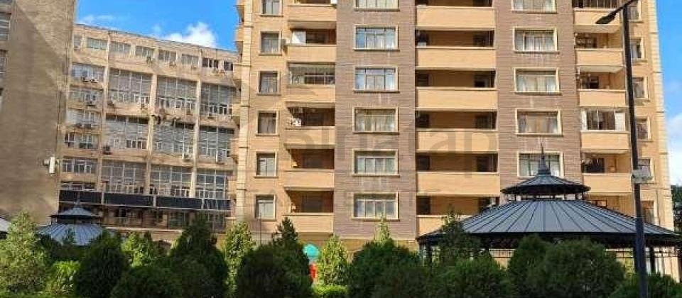 Satilir 3 otaqli menzil/152 kv.m., Semed Vurgun parkinin yani, 28 May m/s yaxindir