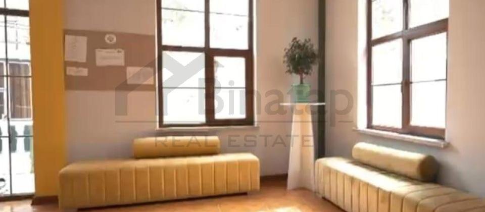E.Elliyev kucesinde 3 mertebeli  villa satilir