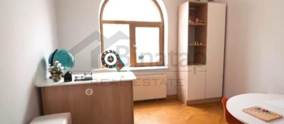 E.Elliyev kucesinde 3 mertebeli  villa satilir - 9