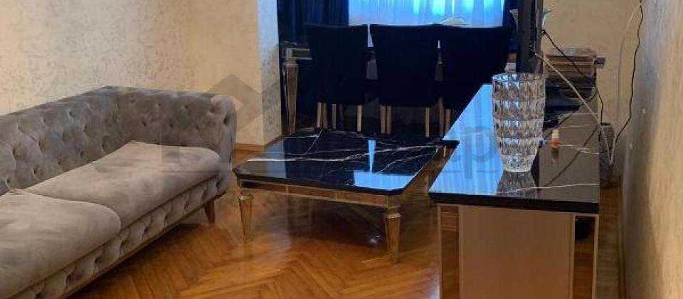 Satilir 3 otaqli menzil/90 kv.m., Montin parkinin yaninda yerlesir