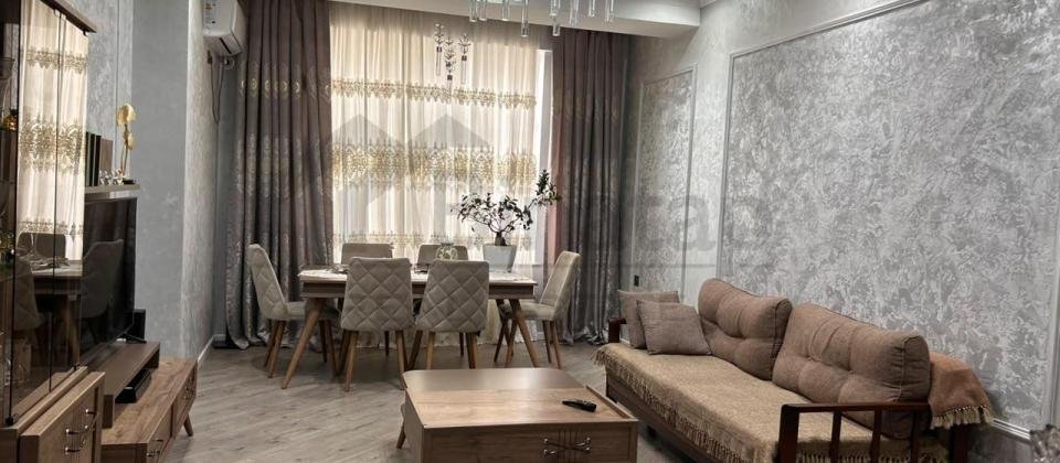 Satılır, 4 otaq + 1 mətbəx, 1 camaşırxana, 1 saxlama otağı - 5