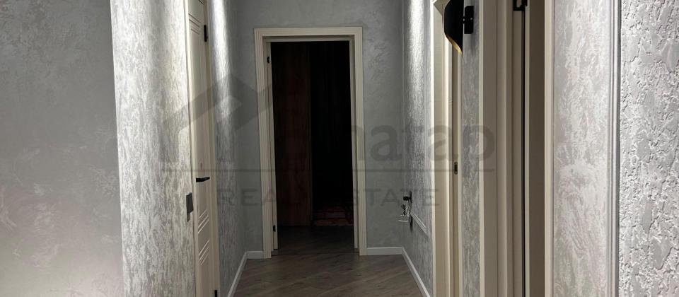 Satılır, 4 otaq + 1 mətbəx, 1 camaşırxana, 1 saxlama otağı - 13