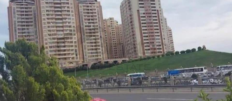 Yeni Yasamal Main kompleksi 4 otaqlı mənzil satılır