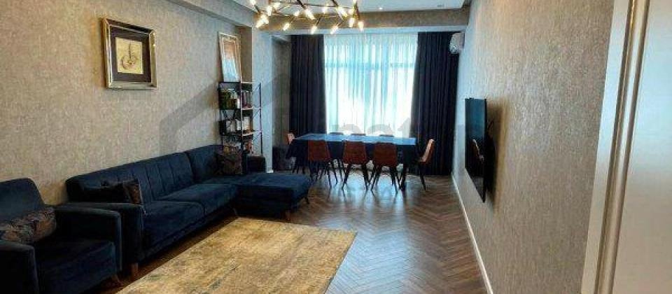 Satilir 3 otaqli menzil/100 kv.m., Yasamal parki ve İnsaatcilar m/s yaxindir
