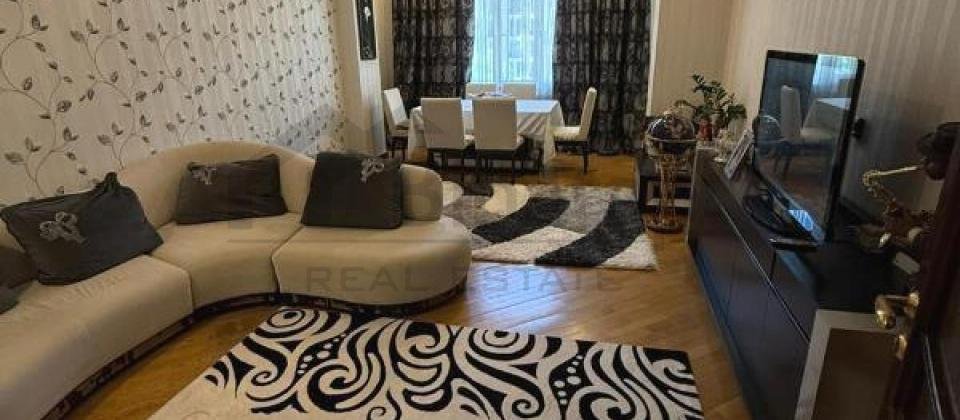 Satilir 3 otaqli menzil/156 kv.m., Nesimi bazari ve Travmatologiya İnstitutuna yaxindir