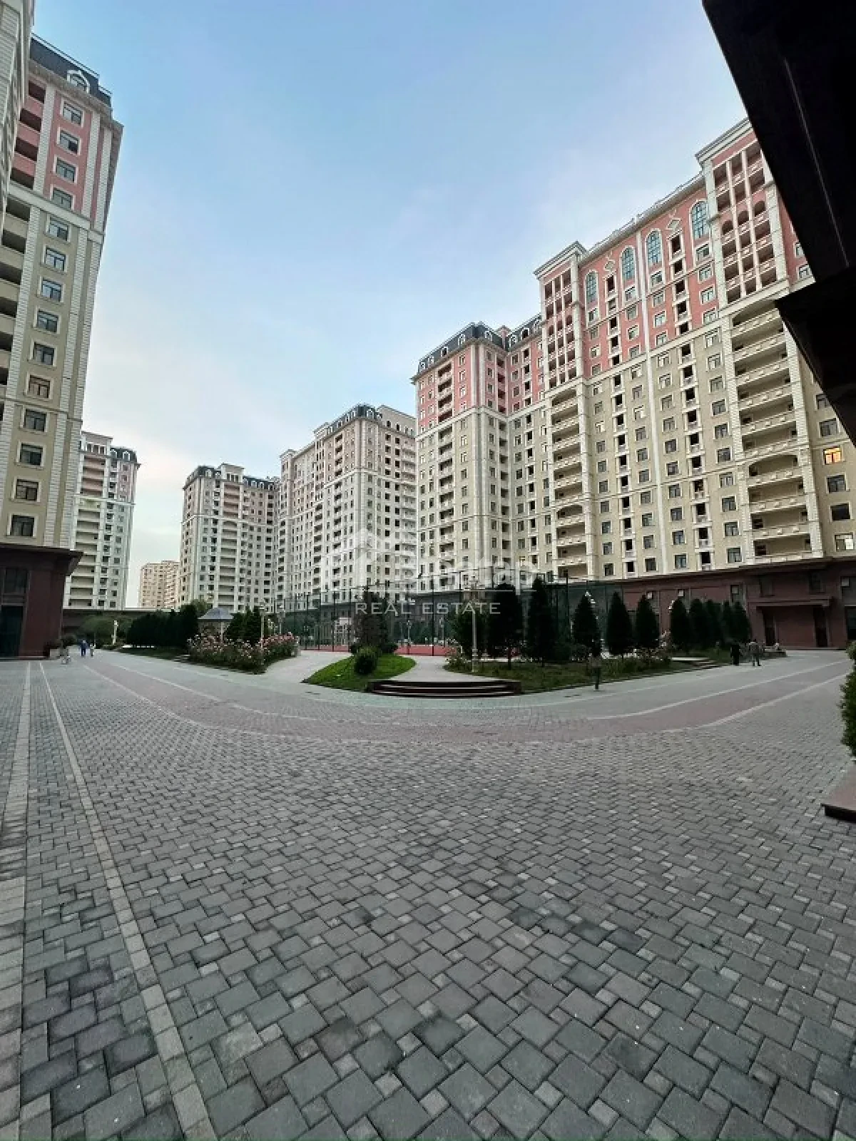 Satılır 4 otaqlı yeni tikili 182 m², Elmlər Akademiyası m. — şəkil 1