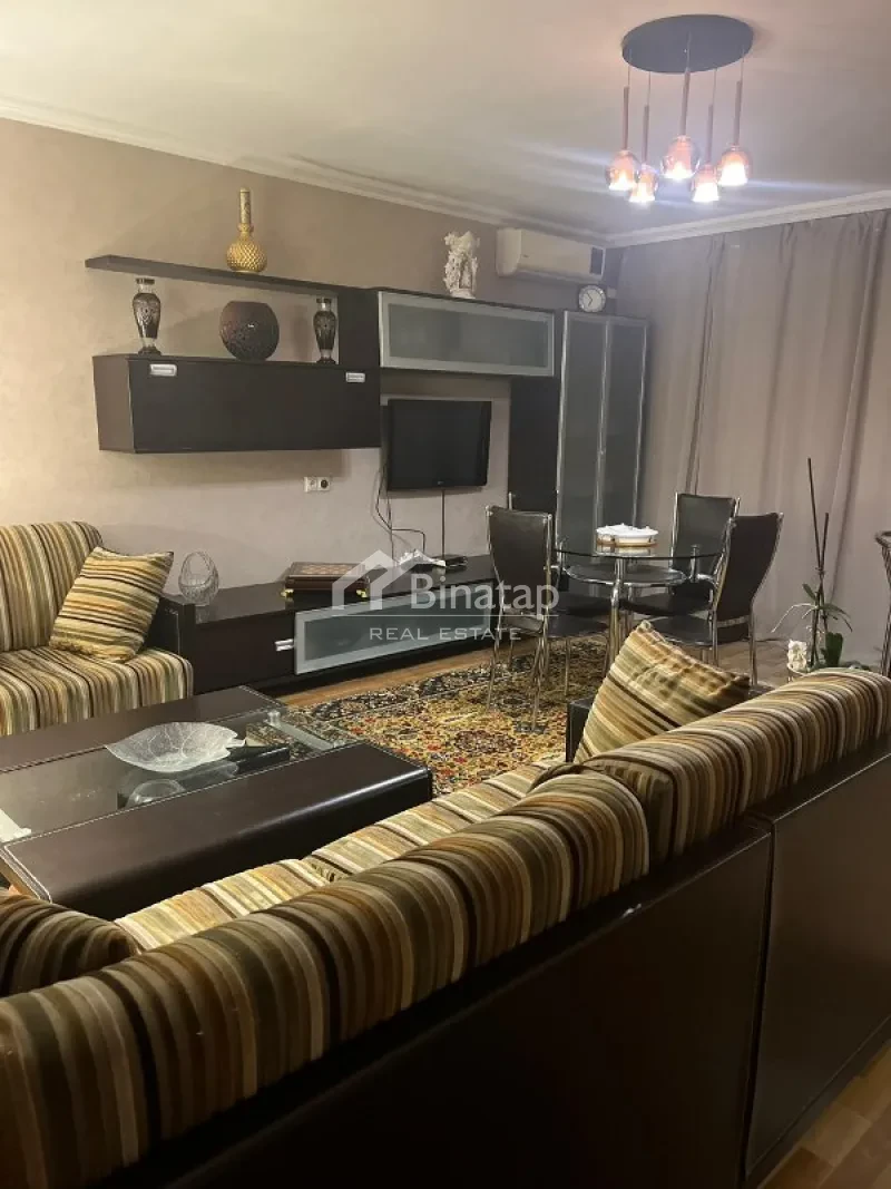 Satılır 3 otaqlı köhnə tikili 60 m², Elmlər Akademiyası m.