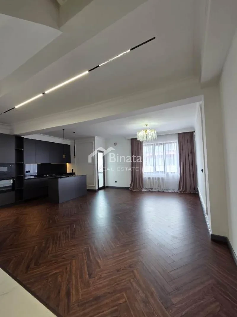 Satılır 3 otaqlı yeni tikili 142 m², 8 Noyabr m.