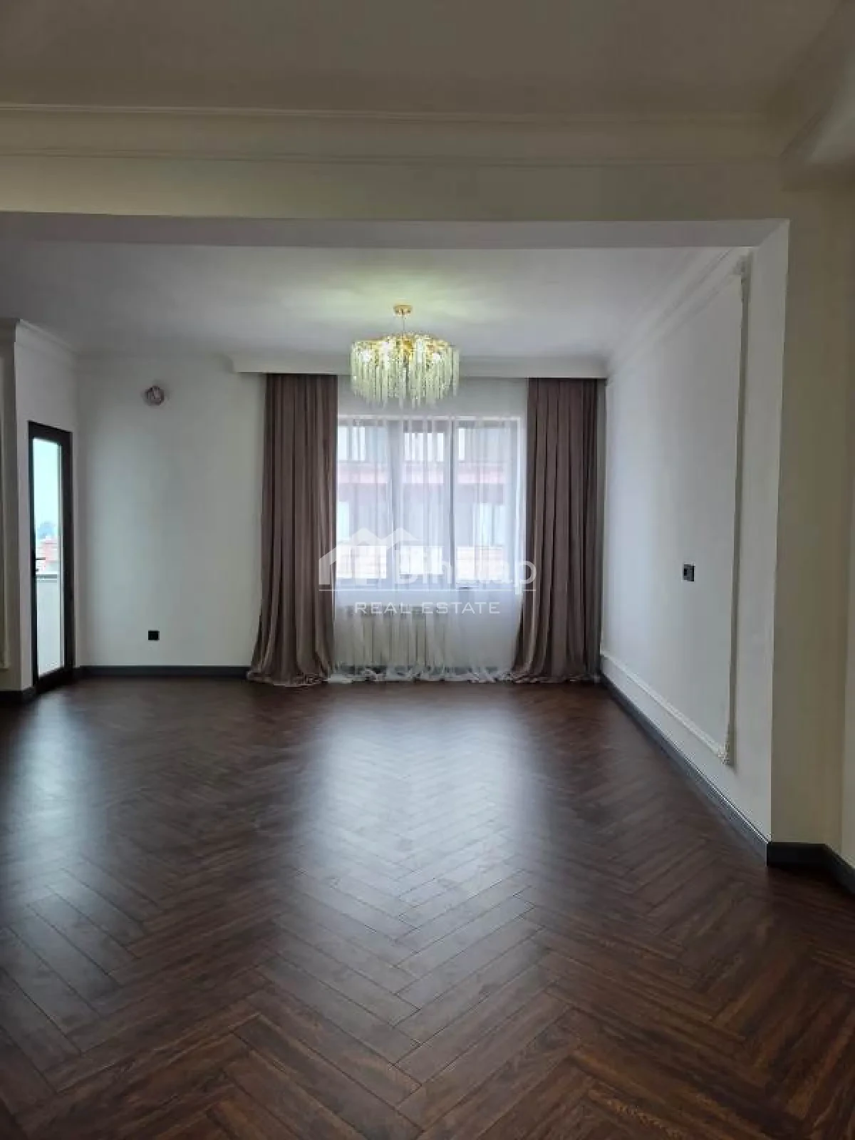Satılır 3 otaqlı yeni tikili 142 m², 8 Noyabr m. — şəkil 2