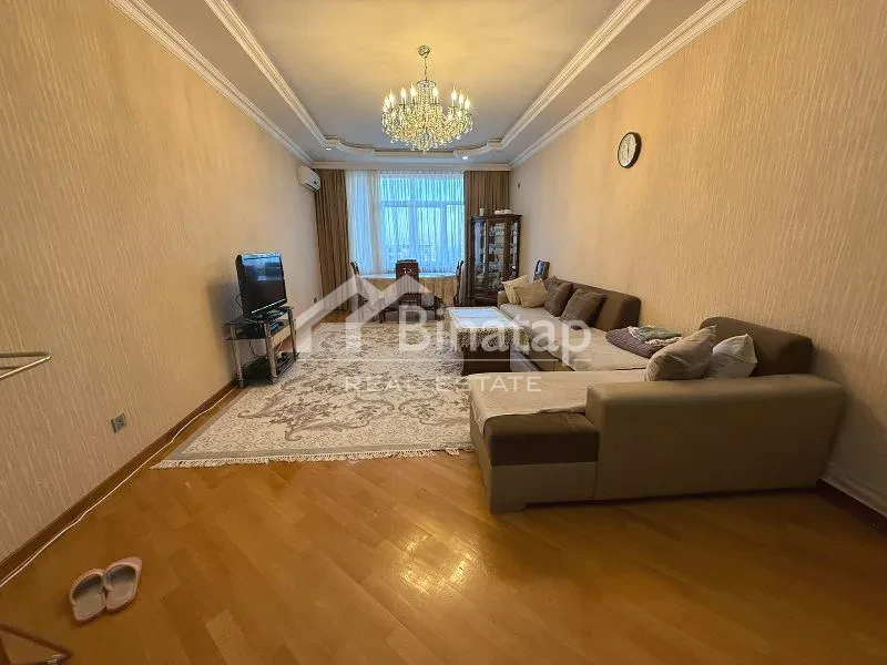Satılır 4 otaqlı yeni tikili 145 m², 28 May m.