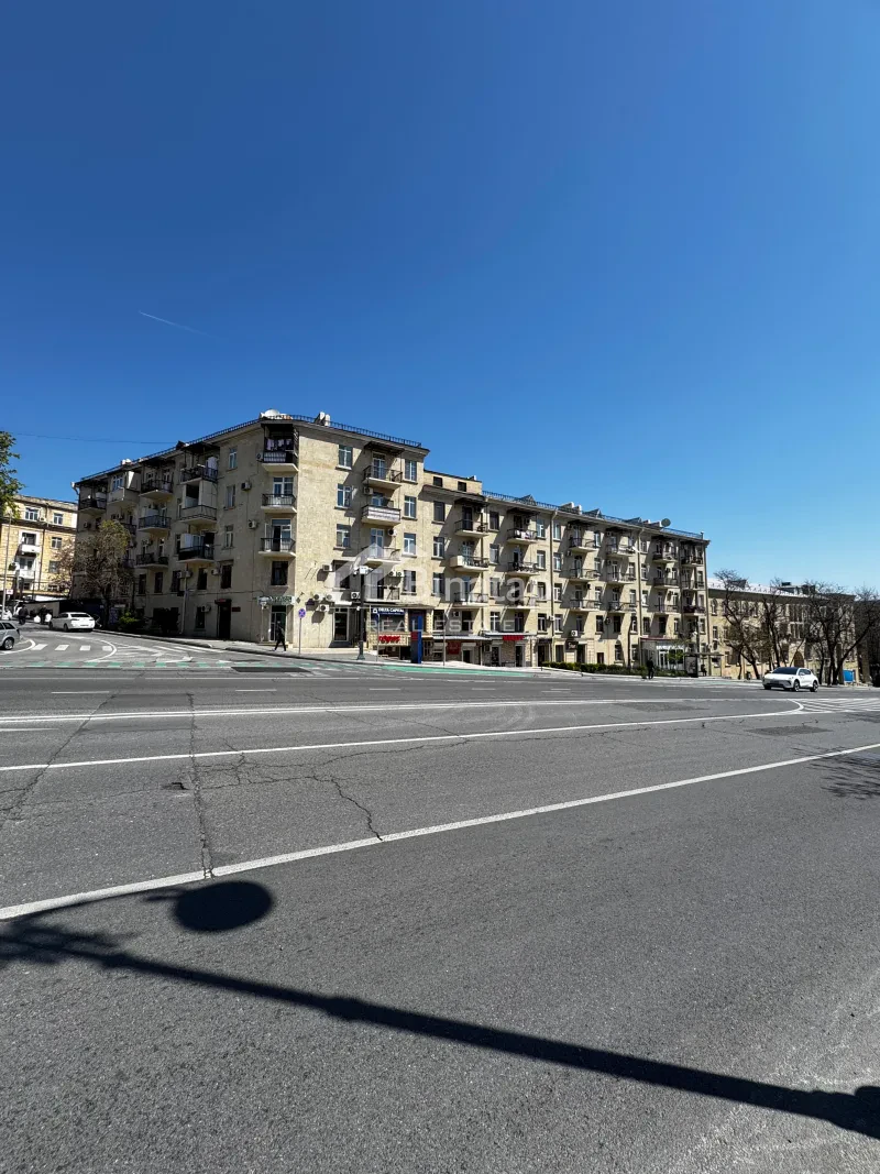 Продаётся 2-комн. квартира 30.6 м², м. Элмляр Академиясы — фото 2