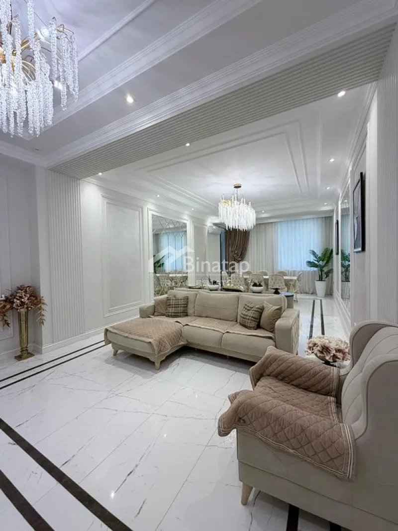 Satılır 4 otaqlı yeni tikili 206 m², 8 Noyabr m.