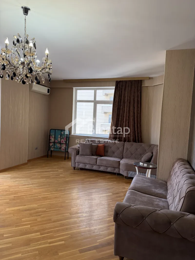 İcarəyə verilir 3 otaqlı yeni tikili 135 m², 28 May m.