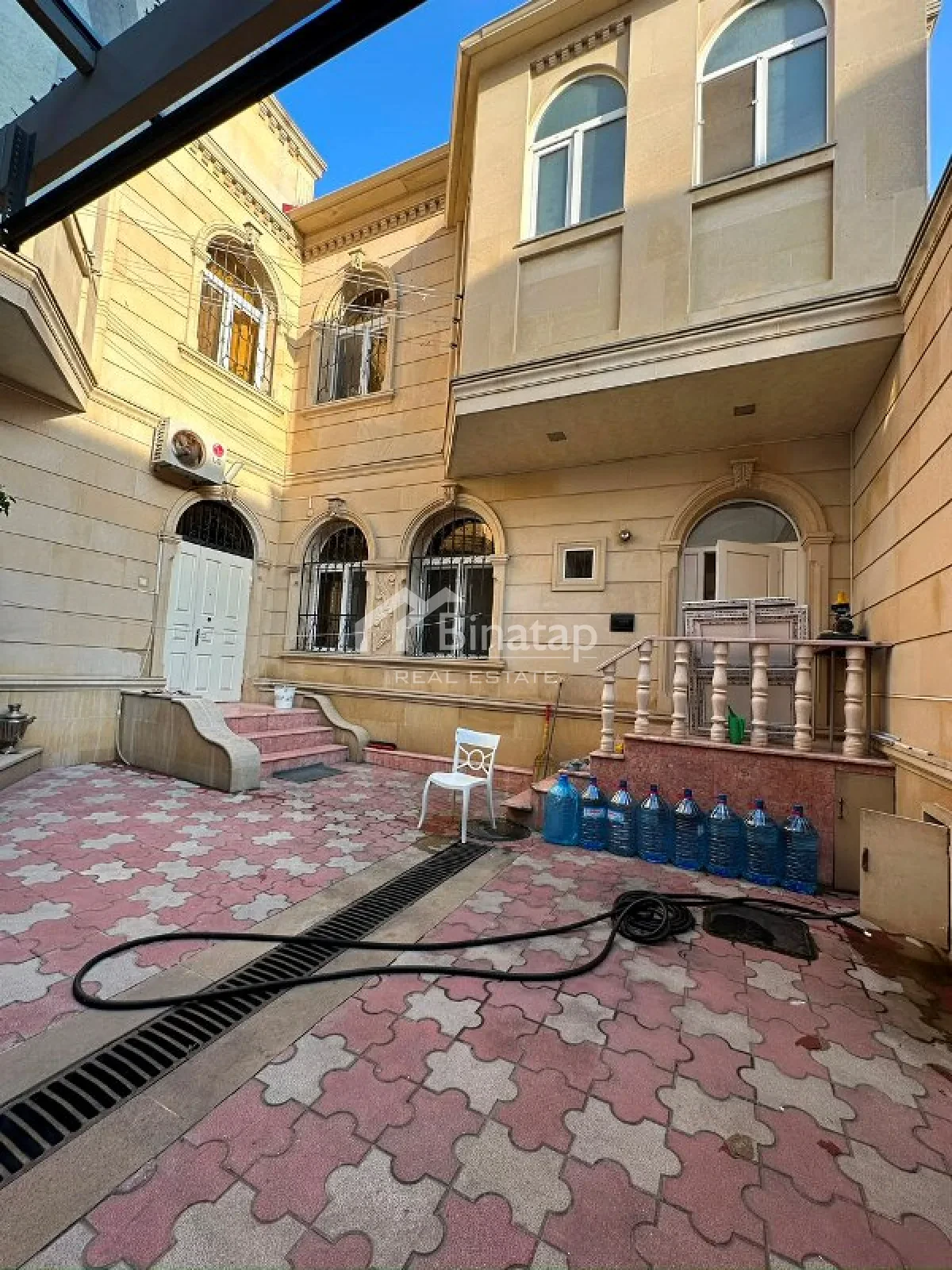 Satılır 5+ otaqlı həyət evi / bağ evi 360 m², İnşaatçılar m. — şəkil 2