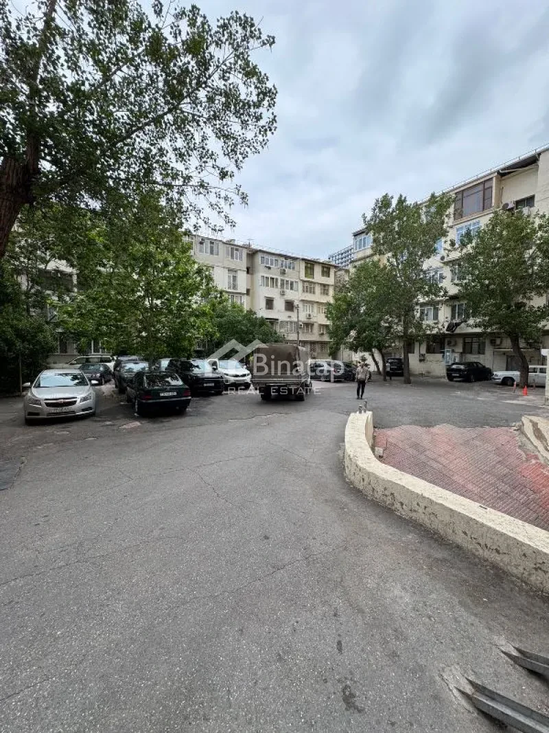 Satılır 4 otaqlı yeni tikili 230 m², 28 May m. — şəkil 2