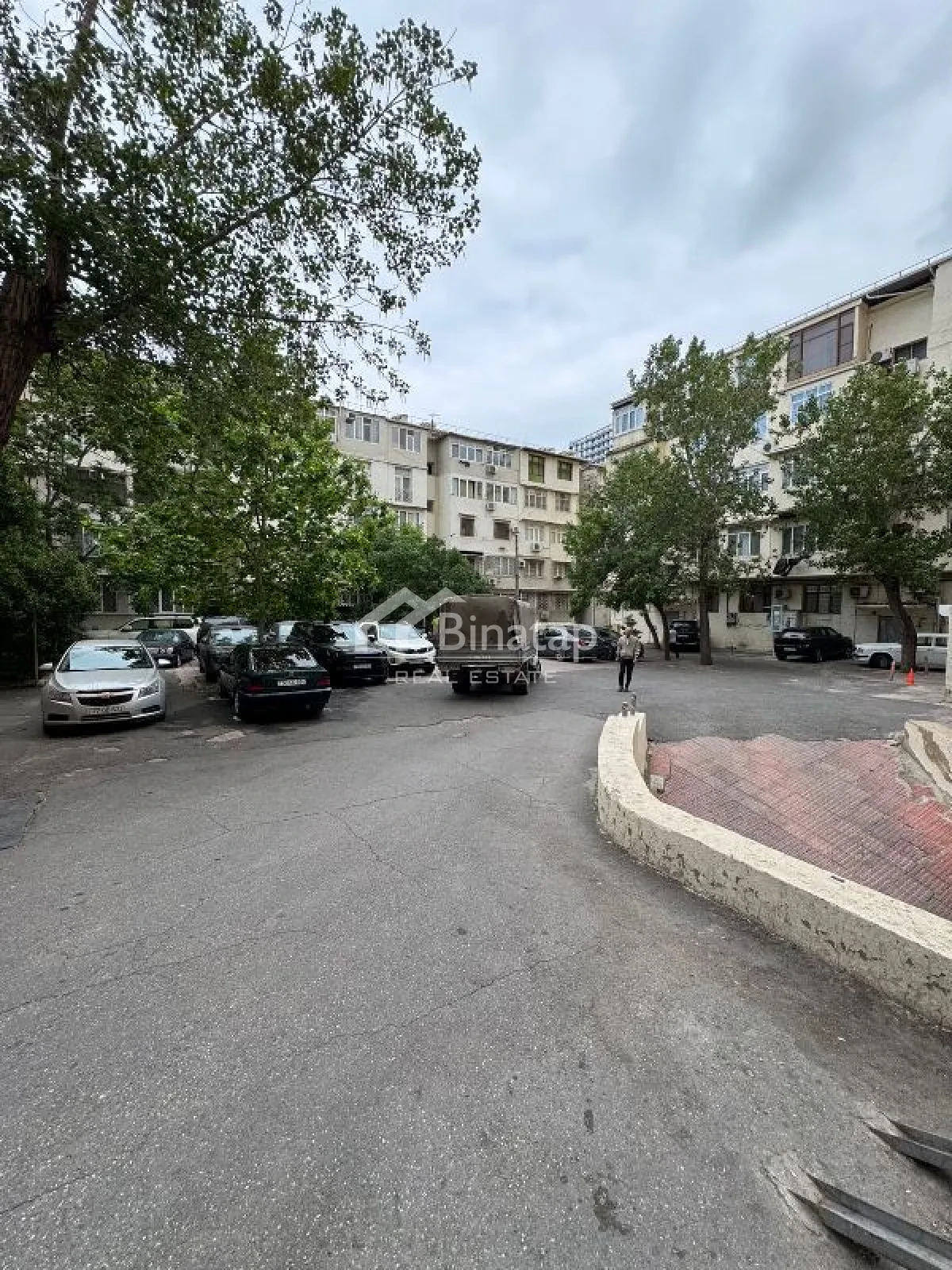 Satılır 4 otaqlı yeni tikili 230 m², 28 May m. — şəkil 2