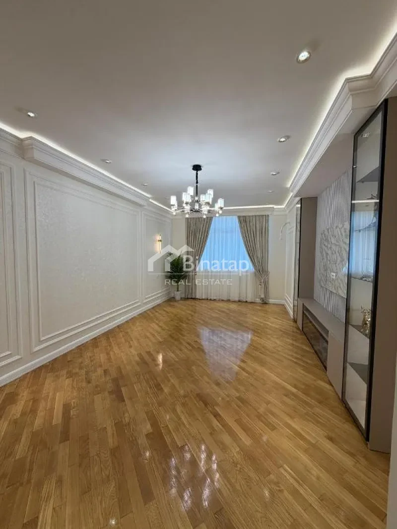 Satılır 4 otaqlı yeni tikili 172 m², 28 May m.