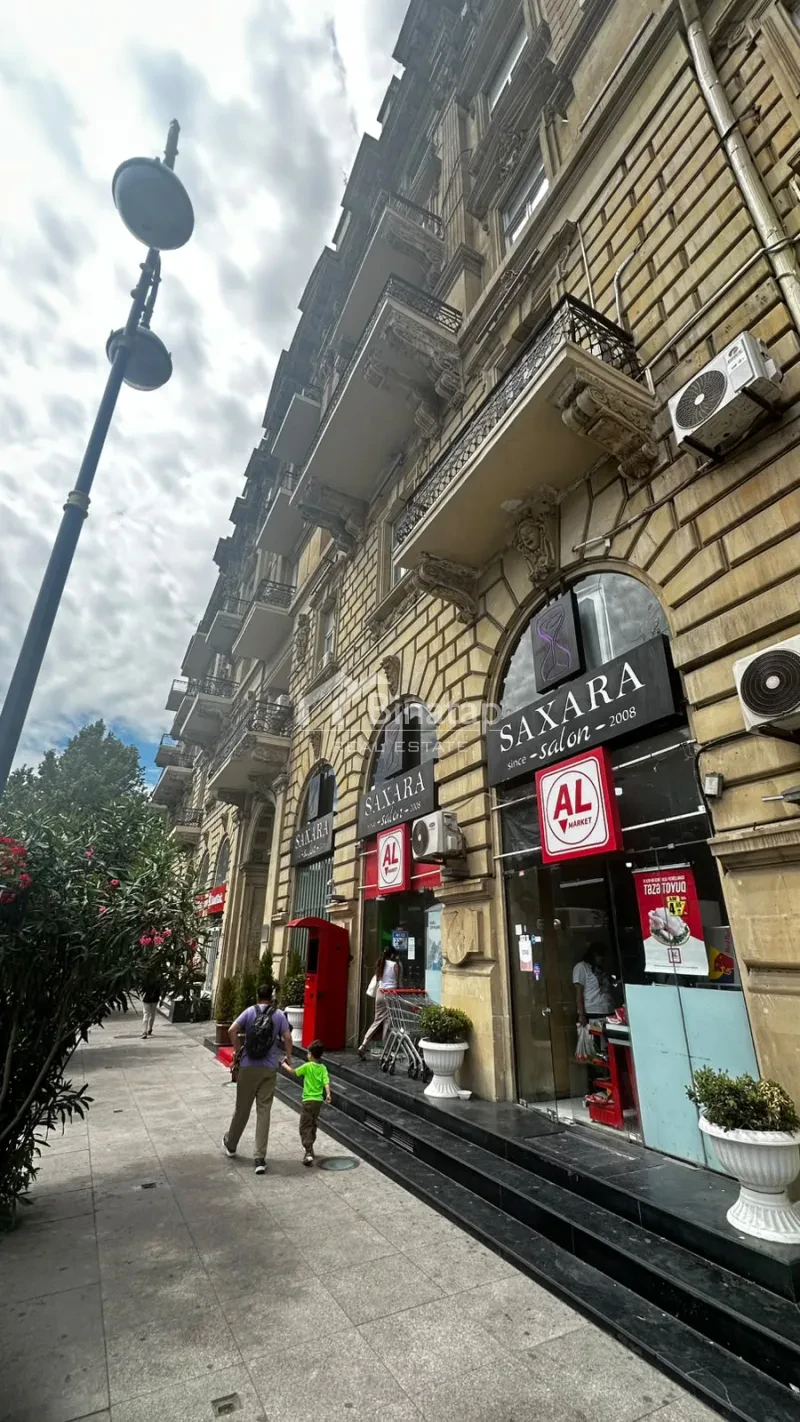 Satılır 5+ otaqlı köhnə tikili 361 m², İçərişəhər m.
