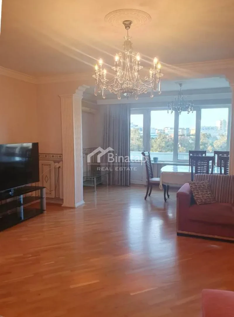 Satılır 4 otaqlı köhnə tikili 150 m², İçərişəhər m.