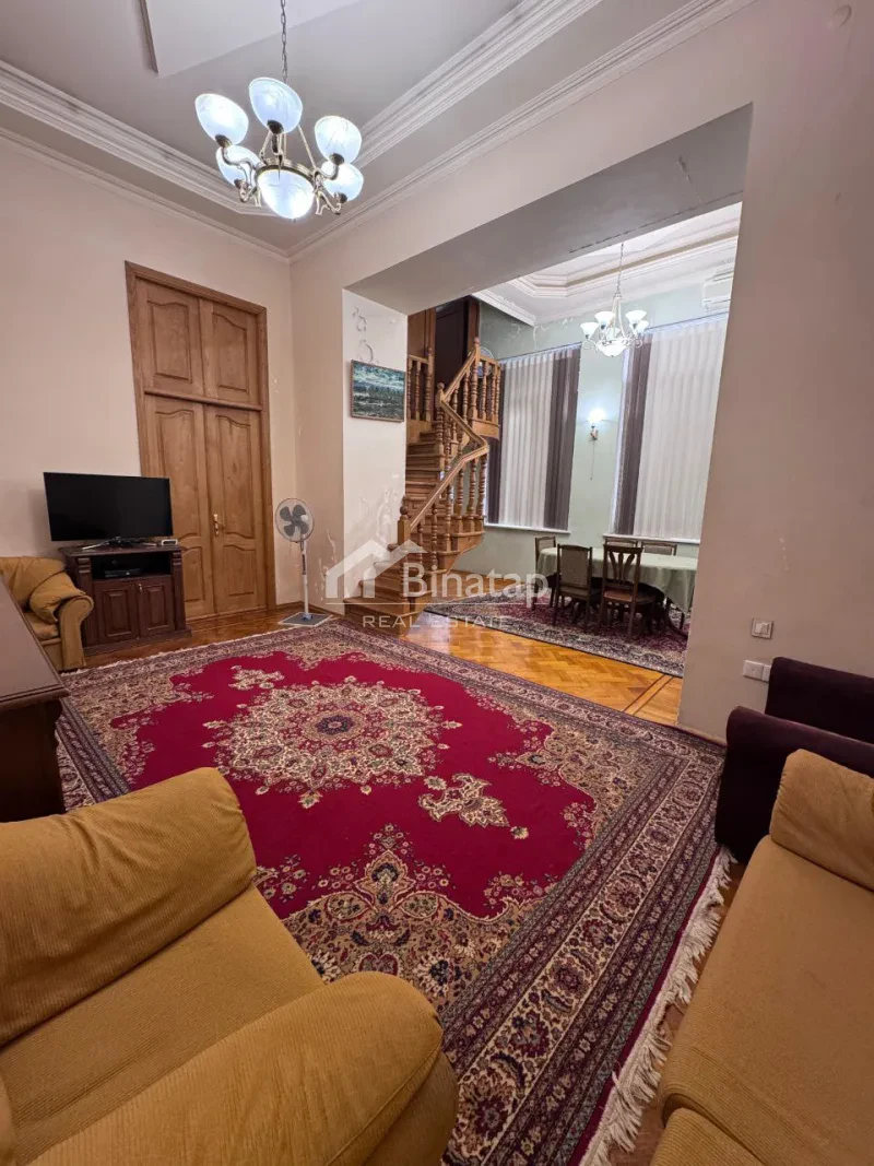 Satılır 3 otaqlı köhnə tikili 110 m², İçərişəhər m.
