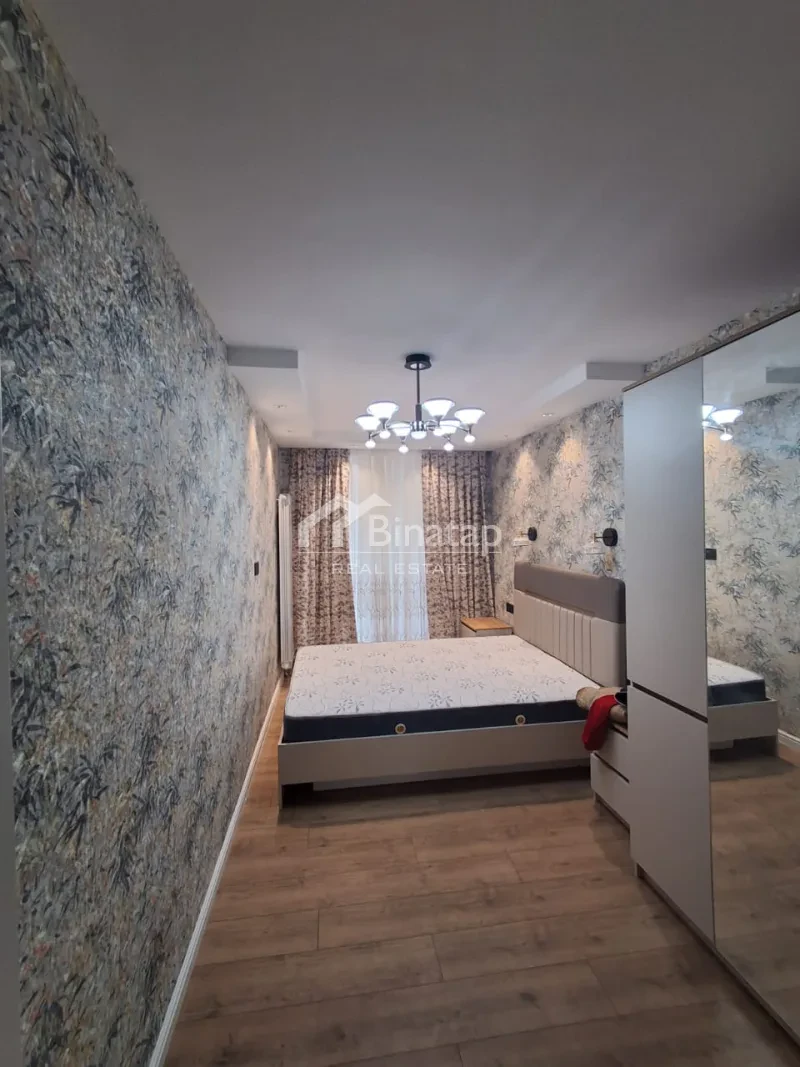 Satılır 2 otaqlı köhnə tikili 55 m², Elmlər Akademiyası m.