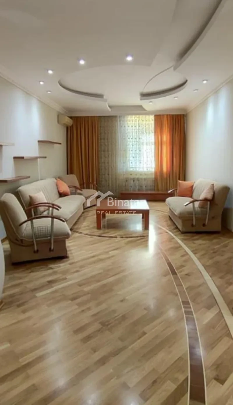 Satılır 3 otaqlı yeni tikili 150 m², 8 Noyabr m.