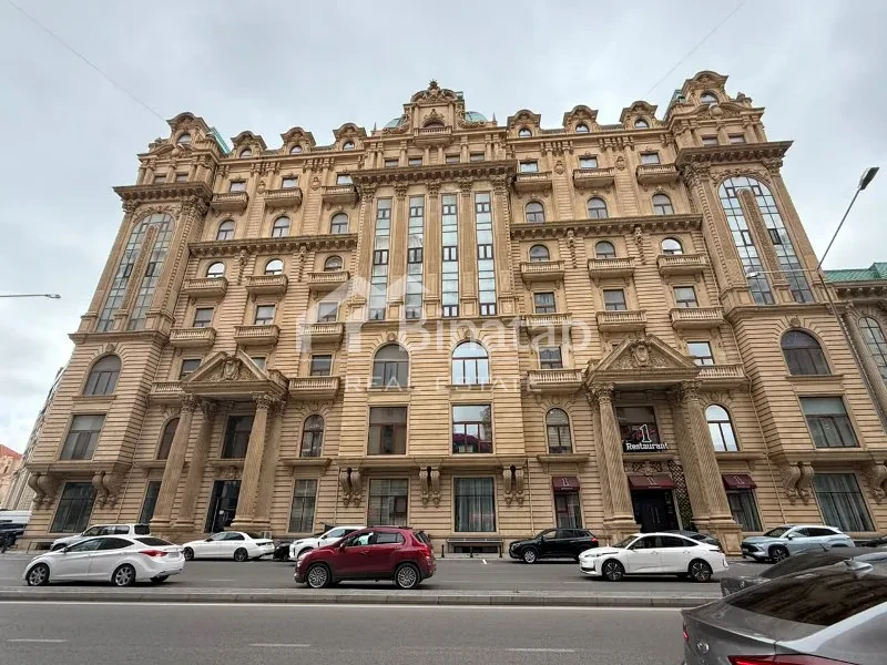 Satılır 4 otaqlı yeni tikili 268 m², 8 Noyabr m.