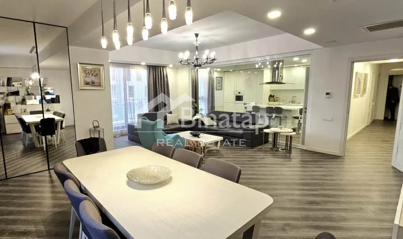 Satılır 4 otaqlı yeni tikili 195 m², 28 May m.