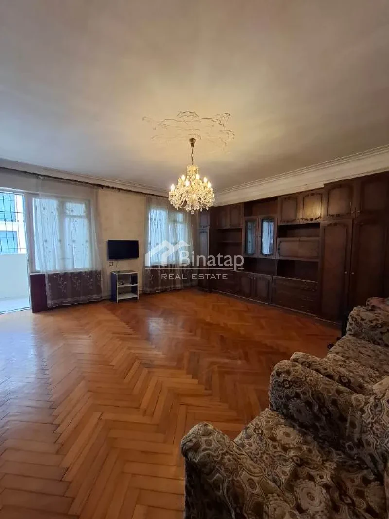 Satılır 3 otaqlı köhnə tikili 80 m², 8 Noyabr m.