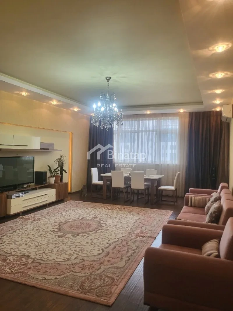 Satılır 4 otaqlı yeni tikili 178 m², 28 May m.