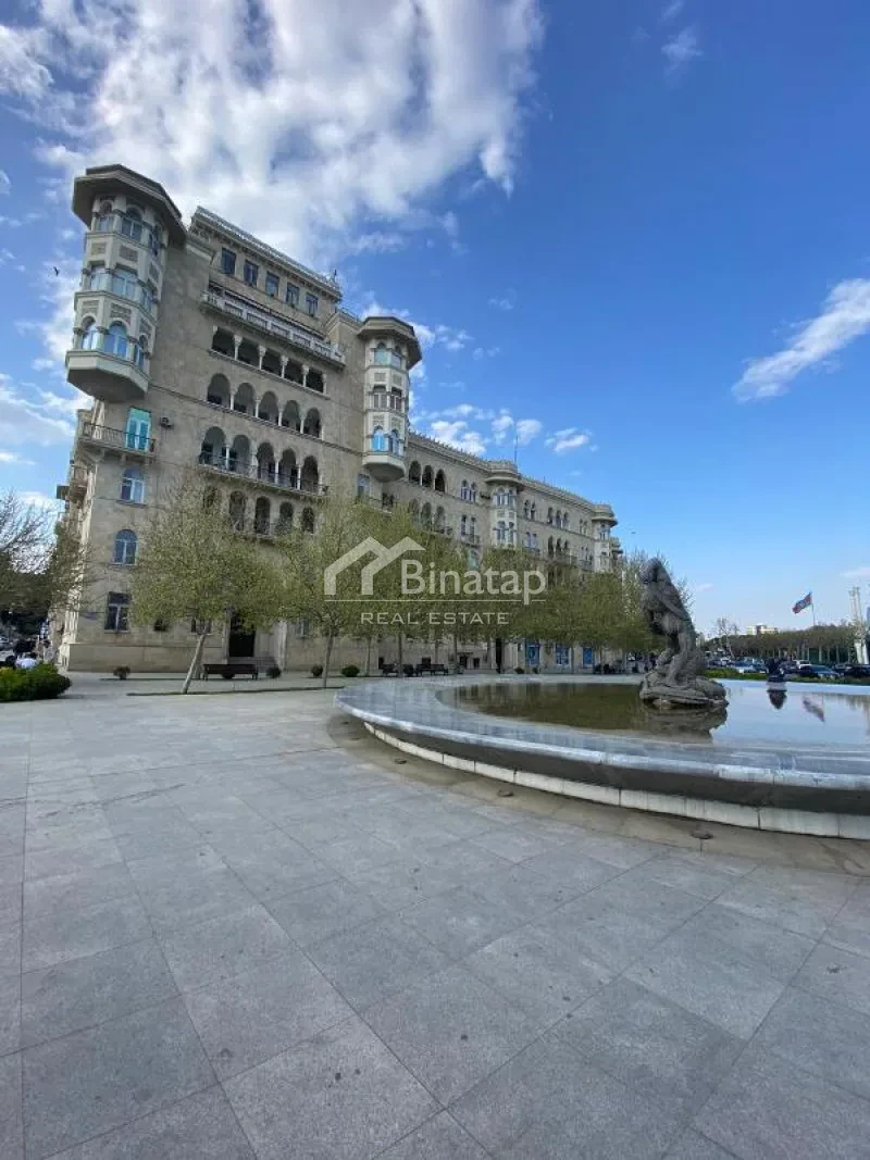 Satılır 3 otaqlı köhnə tikili 97 m², İçərişəhər m.