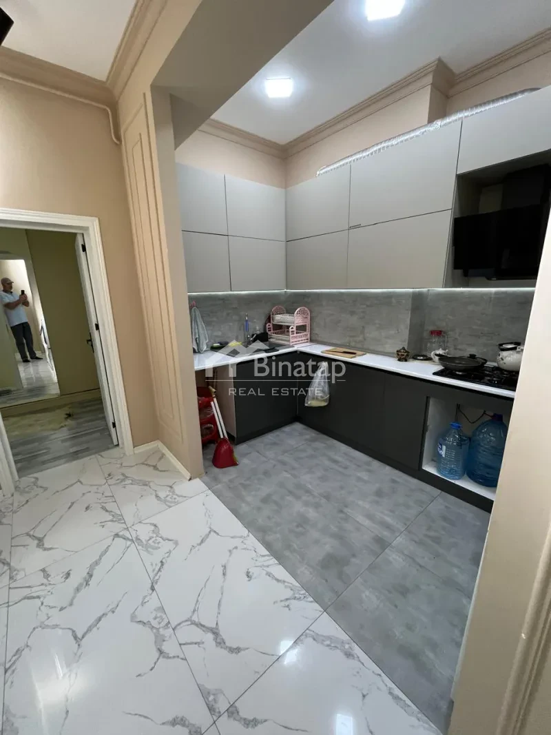 Продаётся 3-комн. новостройка 95 м², м. Элмляр Академиясы — фото 4