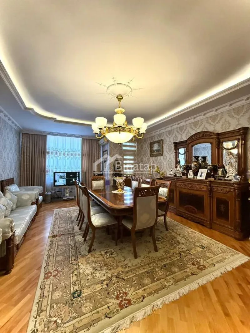 Satılır 3 otaqlı yeni tikili 145 m², 8 Noyabr m.