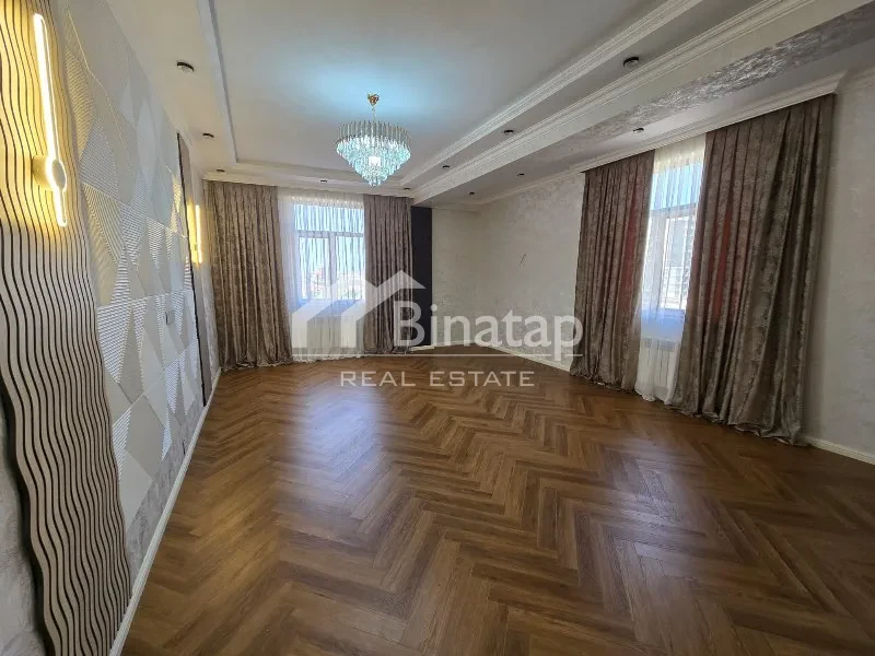 Satılır 3 otaqlı yeni tikili 140 m², 8 Noyabr m.