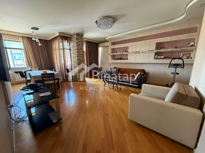 Satılır 3 otaqlı yeni tikili 138 m², 8 Noyabr m.