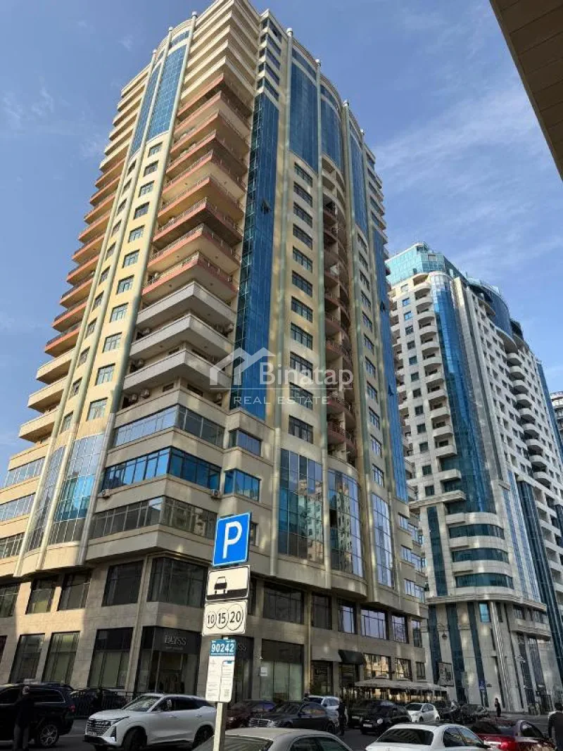 Satılır 4 otaqlı yeni tikili 240 m², Sahil m.