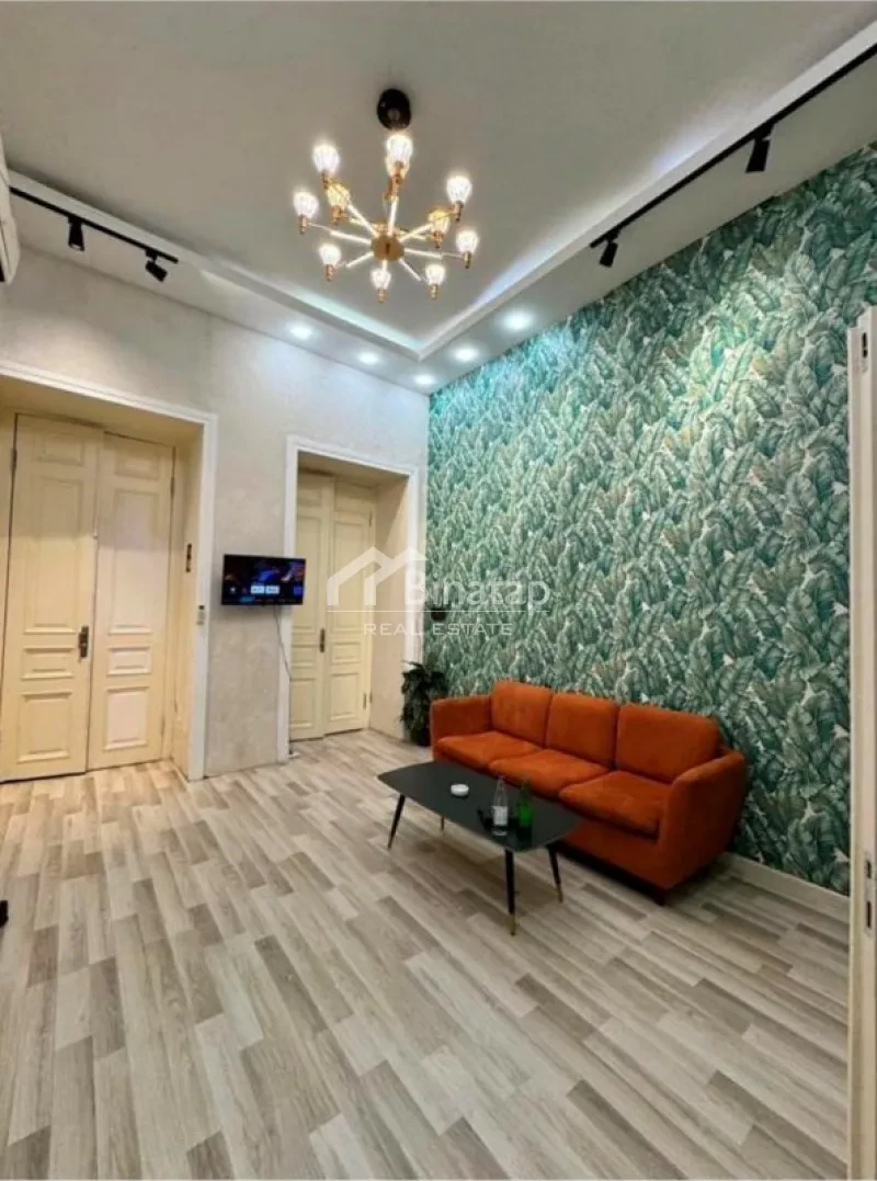 İcarəyə verilir 3 otaqlı köhnə tikili 75 m², İçərişəhər m.