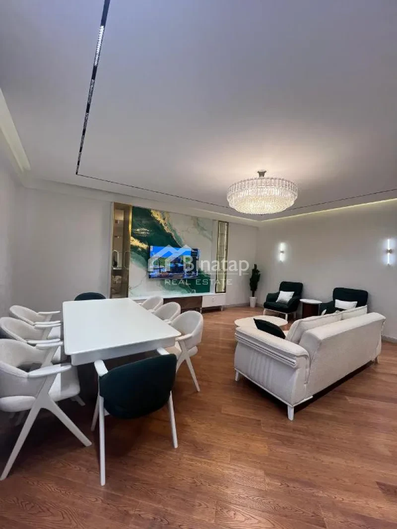 Satılır 4 otaqlı yeni tikili 145 m², 8 Noyabr m.