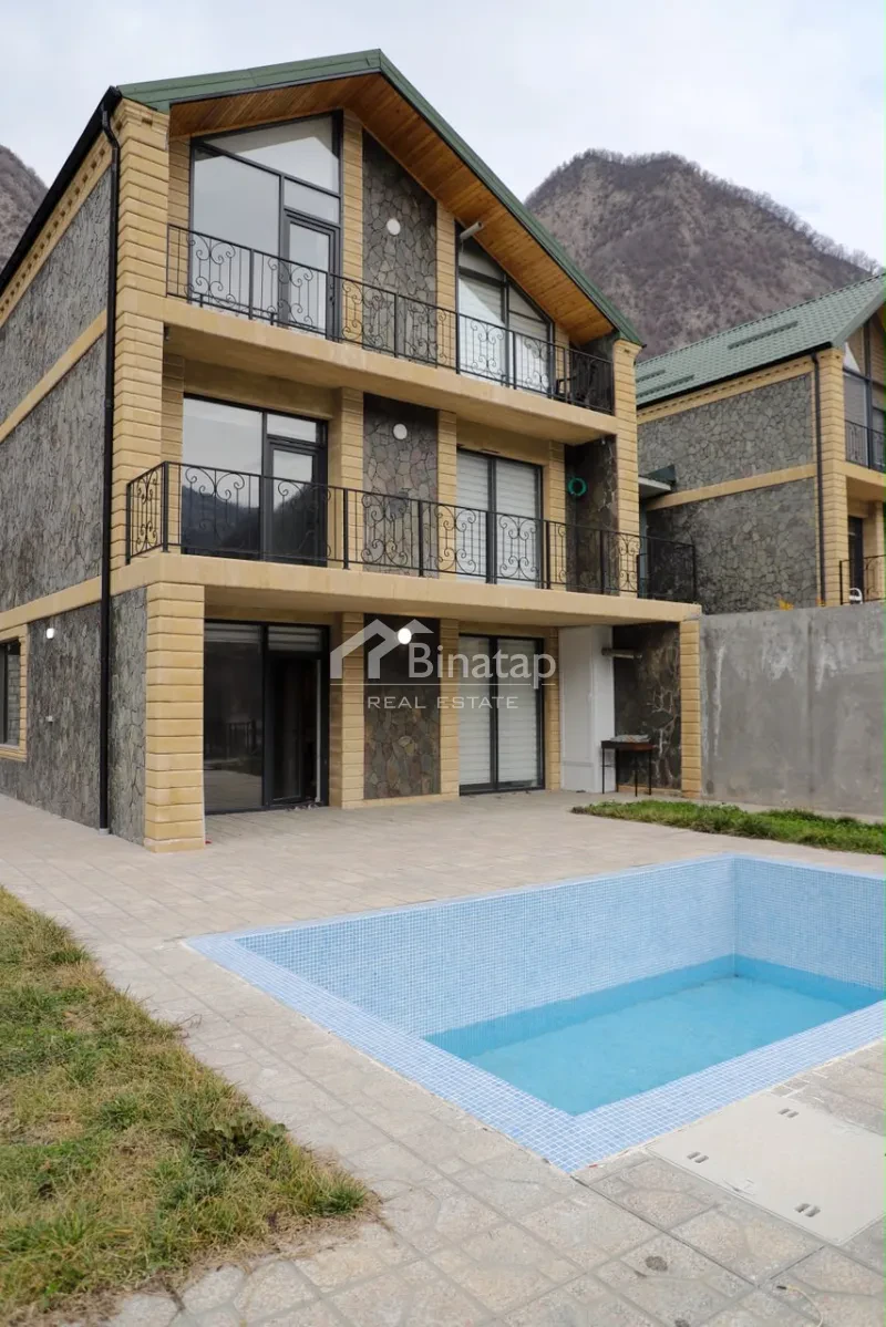 Satılır 5+ otaqlı həyət evi / bağ evi 300 m², Qax r.