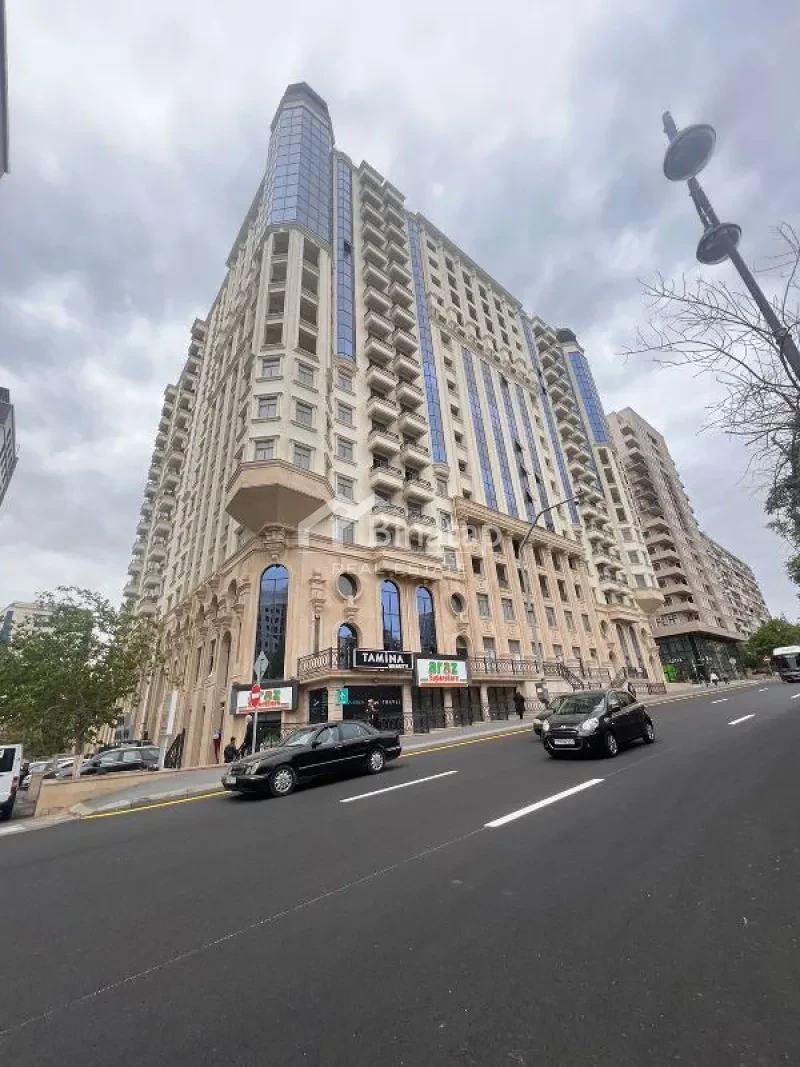 Satılır 4 otaqlı yeni tikili 242 m², 28 May m.